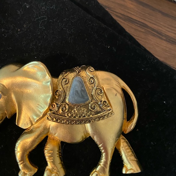 Beautiful vintage elephant brooch - Picture 3 of 4